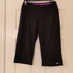 Nike Dri-Fit Black Capri Athletic Pants size S -266